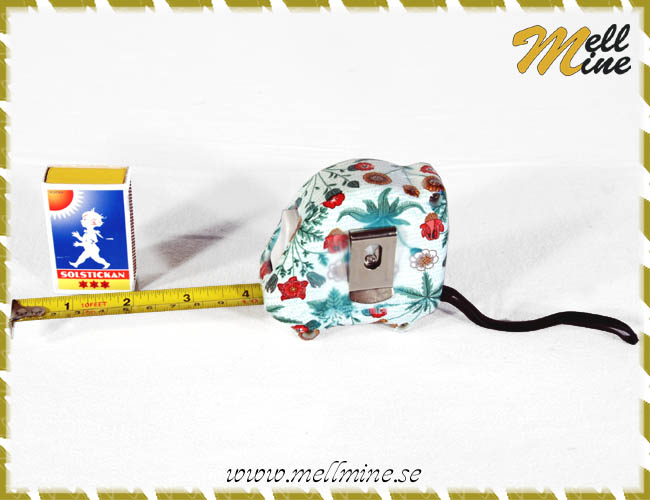 Blommigt m�ttband, vit/gr�n